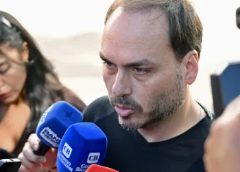 Carlos diz que Bolsonaro faz da prisão lista de pré-candidatos a Senado e governos estaduais pelo PL