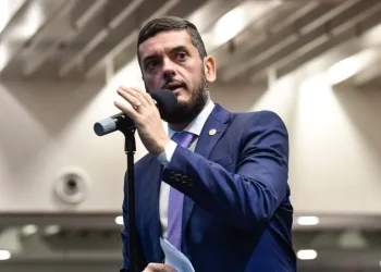 Moraes concede liberdade a Bacellar com uso de tornozeleira e o afasta do comando da Alerj