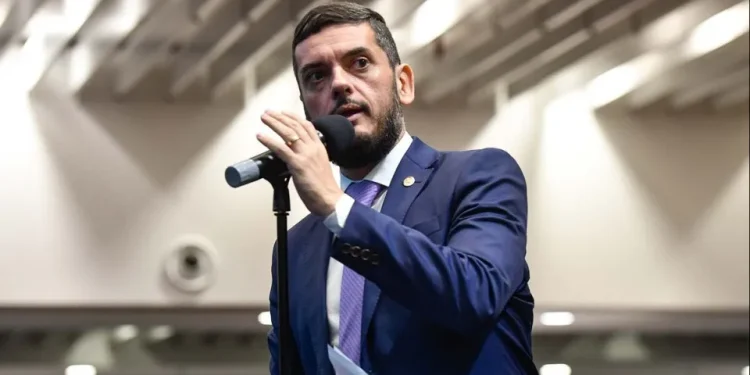 Moraes concede liberdade a Bacellar com uso de tornozeleira e o afasta do comando da Alerj