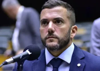 PF faz buscas contra Sóstenes e Jordy, deputados do PL