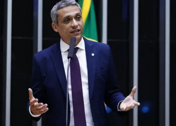 PF indicia Gustavo Gayer sob suspeita de desvio de cota parlamentar