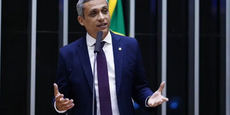 PF indicia Gustavo Gayer sob suspeita de desvio de cota parlamentar