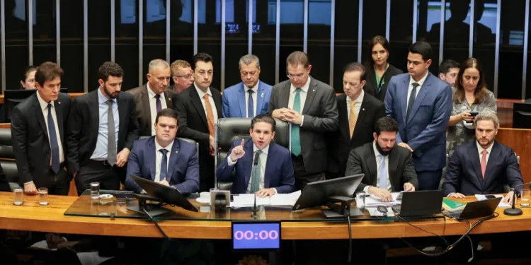 PL da Dosimetria beneficia criminosos comuns, dizem especialistas