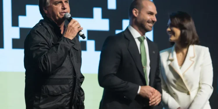 Rachas no PL e na família Bolsonaro extrapolam aliança com Ciro Gomes e se estendem a outros estados