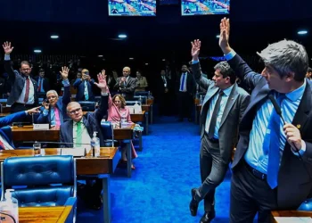 Senado aprova PL Antifacção com penas que podem chegar a 120 anos