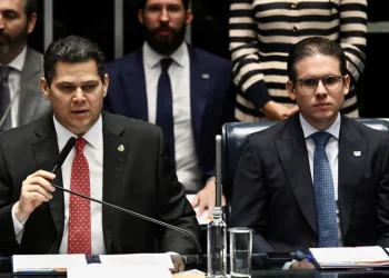 Senado prepara nova lei sobre impeachment de ministro do STF para rebater decisão de Gilmar