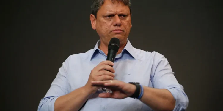 Tarcísio atrai liderança evangélica mais que Michelle para substituir Bolsonaro