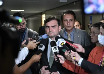 União Brasil expulsa Celso Sabino do partido, após ministro ficar no governo Lula