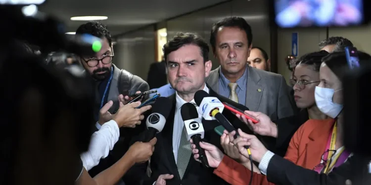 União Brasil expulsa Celso Sabino do partido, após ministro ficar no governo Lula
