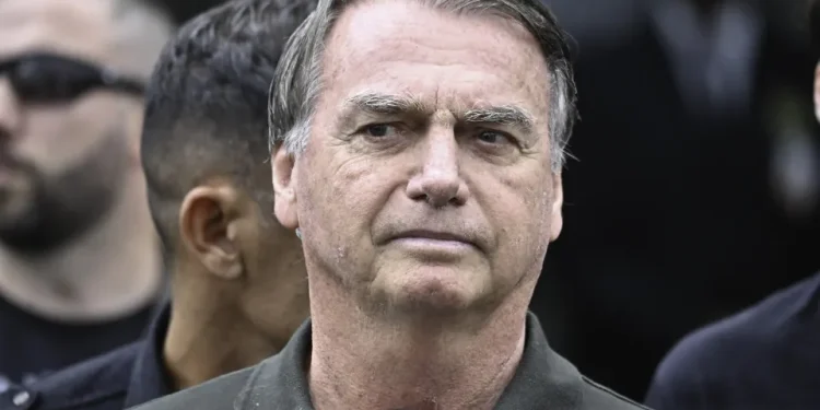 Bolsonaro tem ‘melhora importante’, mas ainda sem previsão de deixar a UTI