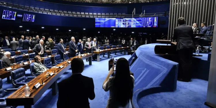 Congresso libera pagamento retroativo de benefícios a servidores em ano eleitoral