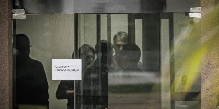 Defesa pede que Bolsonaro permaneça em prisão domiciliar