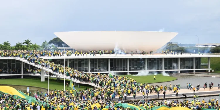 Dos 1.399 condenados pelo 8/1, apenas 179 continuam presos, afirma STF