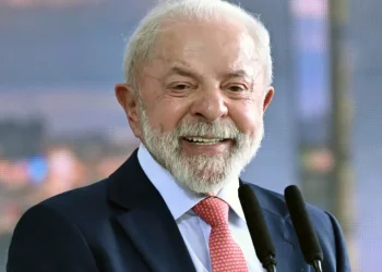 Lula diz que Faria Lima deve estar irritada com ele por investir em educação para pobres