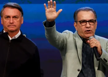 Malafaia critica Flávio Bolsonaro e volta a defender Tarcísio como nome da direita