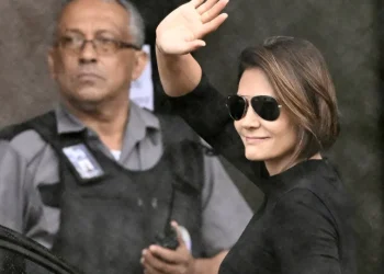 Moraes disse a Michelle que daria atenção especial a pedido de domiciliar a Bolsonaro na véspera da decisão