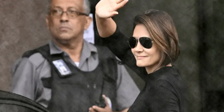 Moraes disse a Michelle que daria atenção especial a pedido de domiciliar a Bolsonaro na véspera da decisão