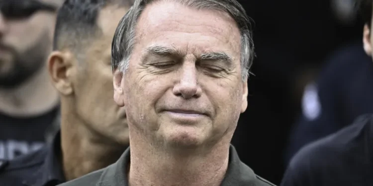 Moraes autoriza que Bolsonaro realize exames em hospital após bater a cabeça na PF