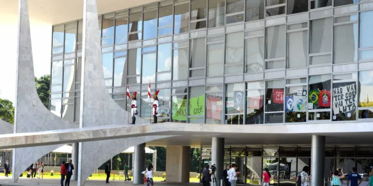 Planalto deve deixar para partido da base ida ao STF contra derrubada de veto de Lula a PL da Dosimetria