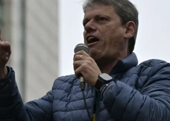 Tarcísio busca espaço na crise da Venezuela, reforça tom eleitoral e recalibra relação com Trump