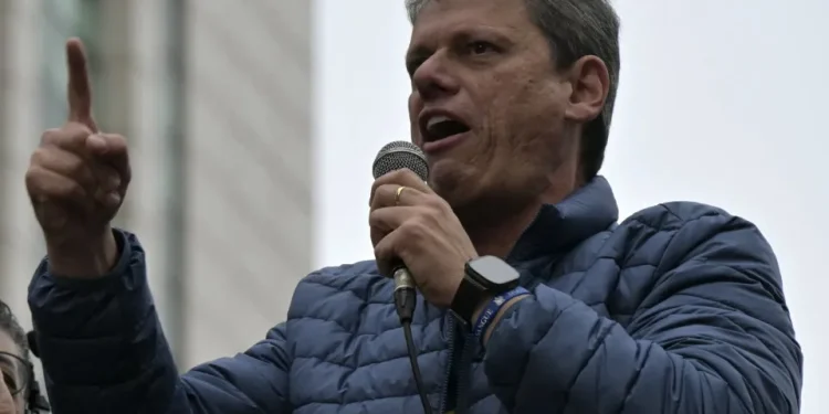 Tarcísio busca espaço na crise da Venezuela, reforça tom eleitoral e recalibra relação com Trump