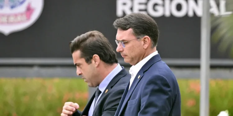 Valdemar diz que candidatura de Flávio Bolsonaro ao Planalto é ‘viável e irreversível’