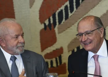 Lula diz que vaga de vice está aberta para Alckmin, mas não o descarta no Senado