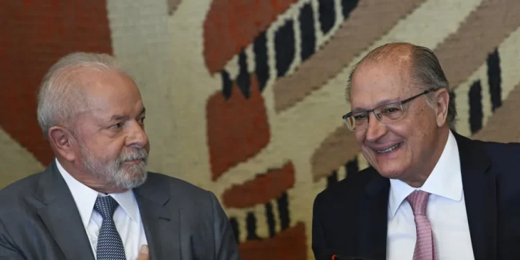 Lula diz que vaga de vice está aberta para Alckmin, mas não o descarta no Senado