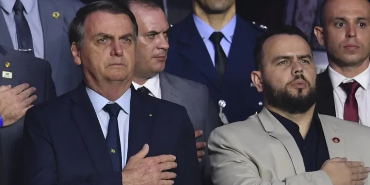 Aliado de Eduardo adota sobrenome Bolsonaro e defende candidato do PL contra Tarcísio em SP