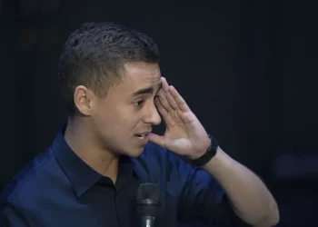 Caminhada de Nikolas tem proteção policial e assessora de plantão com pomada e Gatorade