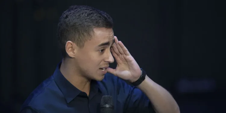 Caminhada de Nikolas tem proteção policial e assessora de plantão com pomada e Gatorade