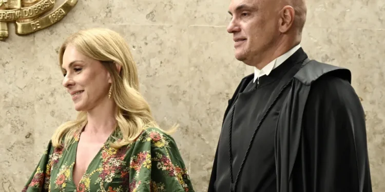 Esposa de Moraes é alvo de vazamento de dados e operação do STF