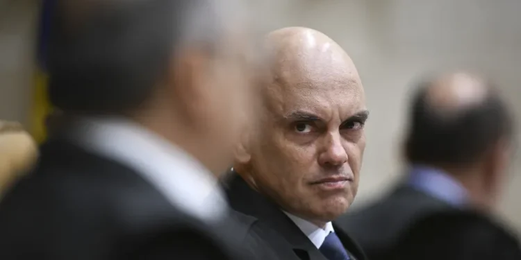 Moraes abre inquérito para apurar suposta calúnia de Flávio Bolsonaro contra Lula