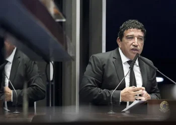 Magno Malta tenta visitar Bolsonaro, mas é impedido por falta de autorização do STF