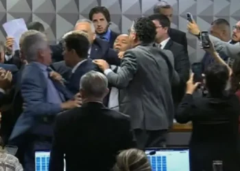 Parlamentares brigam após aprovação da quebra de sigilo de Lulinha; vídeo