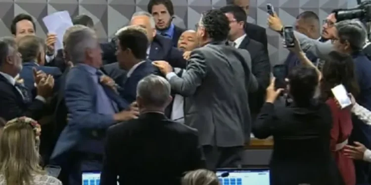 Parlamentares brigam após aprovação da quebra de sigilo de Lulinha; vídeo