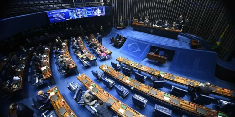 Senado aprova em comissão projeto que proíbe publicidade de apostas esportivas e jogos on-line
