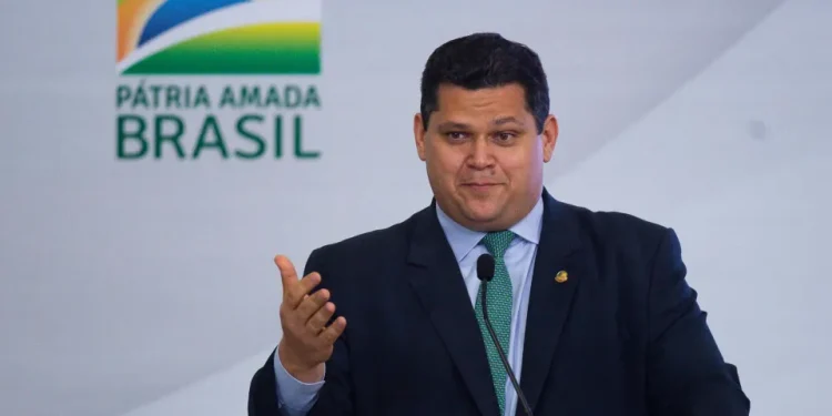 Alcolumbre diz que se Lula quer falar com ele, deve procurá-lo