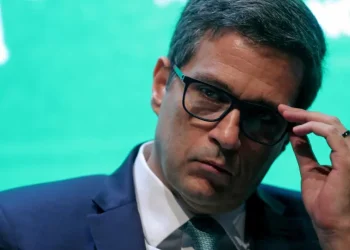 Deputado aciona PGR contra Campos Neto por suposta omissão na supervisão do Banco Master