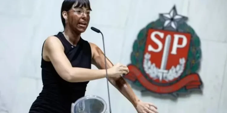 Deputados pedem cassação de Fabiana Bolsonaro por blackface na Alesp