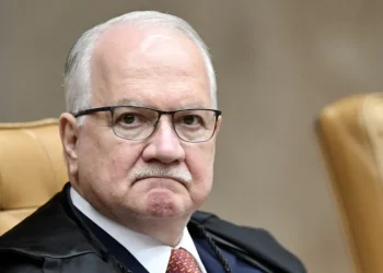 Fachin procura ministros para tentar tirar STF da crise do Banco Master