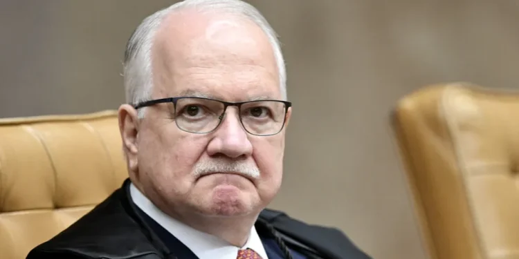 Fachin procura ministros para tentar tirar STF da crise do Banco Master