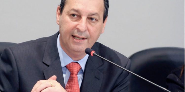 Primeira pesquisa eleitoral de 2026 indica Omar Aziz na liderança para o Governo do Amazonas