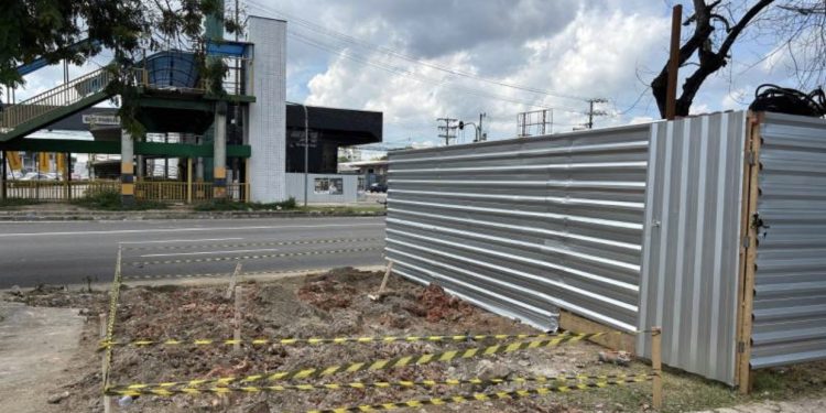 Contrato de R$ 7,5 milhões para reconstrução de passarela em Manaus levanta suspeitas de irregularidades