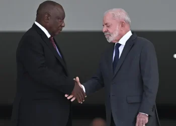 Lula defende reforço da defesa nacional e alerta para risco de invasão