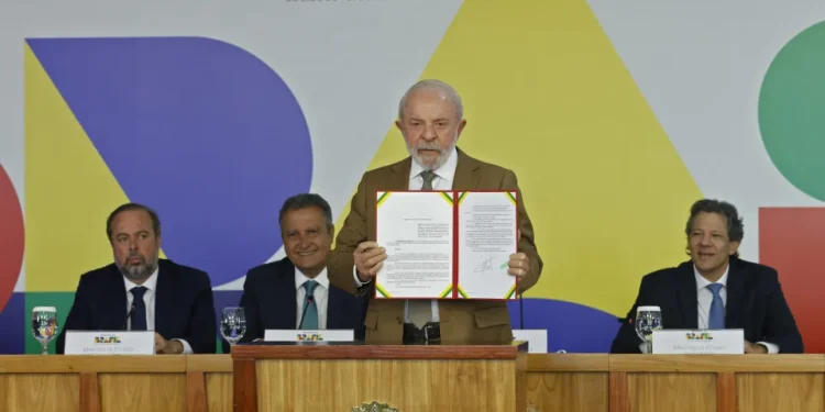 Metade dos ministros deixa o governo, e Lula cobrará atuação em campanha eleitoral