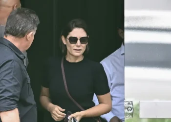 Michelle Bolsonaro diz que ex-presidente está há seis dias sem soluços