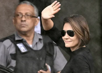 Moraes autoriza Michelle como acompanhante de Bolsonaro e segurança 24h no hospital
