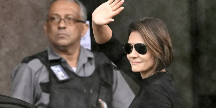 Moraes autoriza Michelle como acompanhante de Bolsonaro e segurança 24h no hospital
