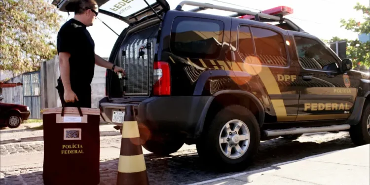 PF cumpre prisões para apurar manipulação e comercialização de dados de ministros do STF